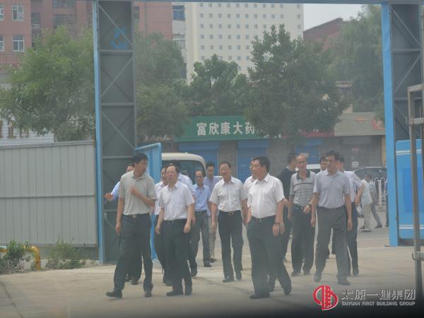 省委常委、太原市委书记吴政隆莅临三分公司项目部指导工作