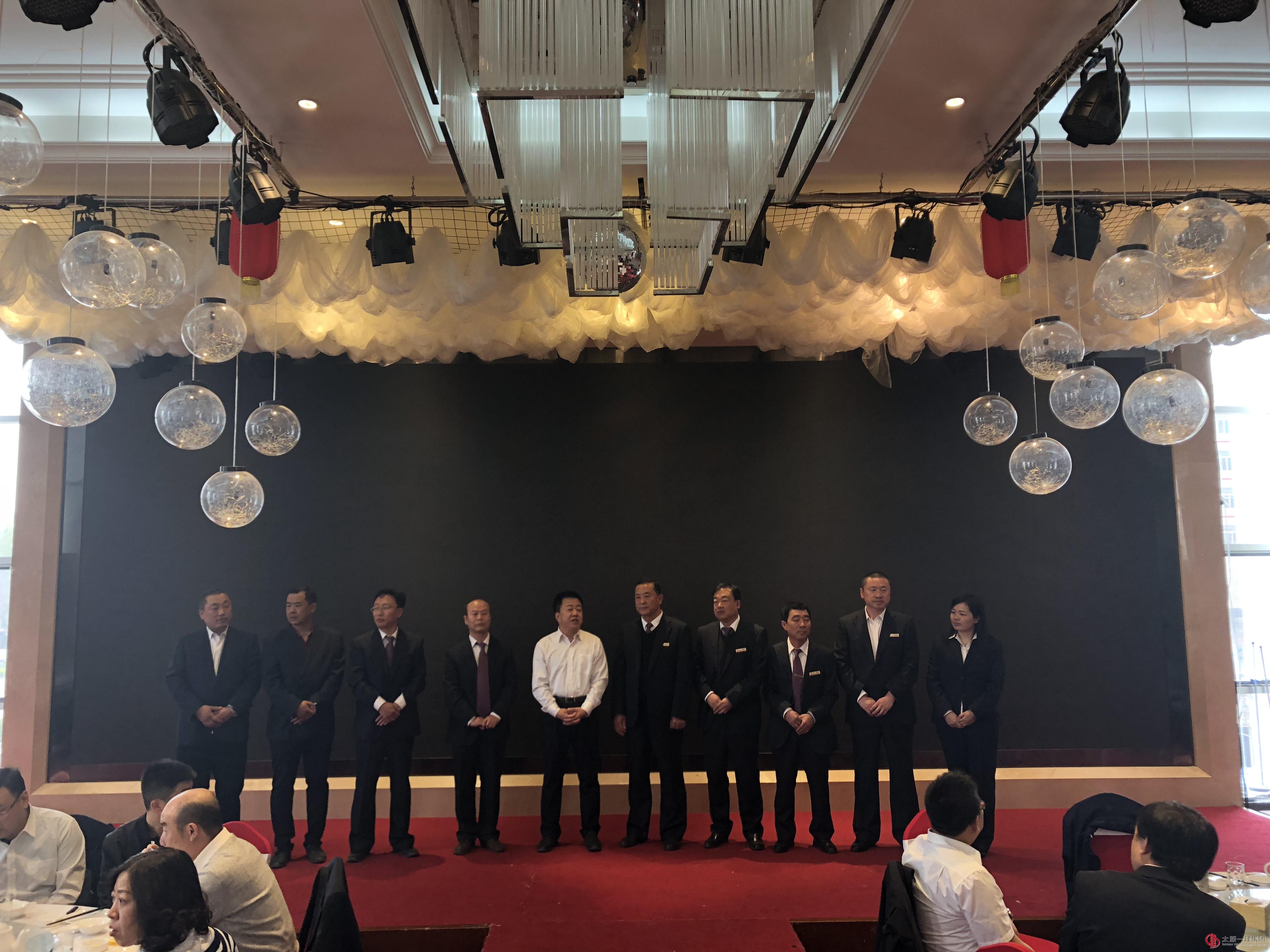 集团公司领导与六分公司共庆太原一建集团成立68周年
